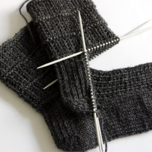 Easy sock knitting pattern for men