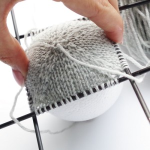 Christmas bauble knitting pattern
