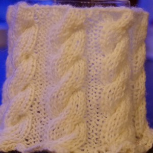 Free vase cover knitting pattern with cables
