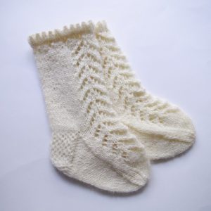 Lacy baby socks knitting pattern