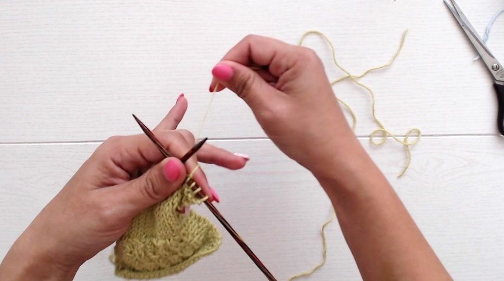 Knitting 101: How to join new yarn 1