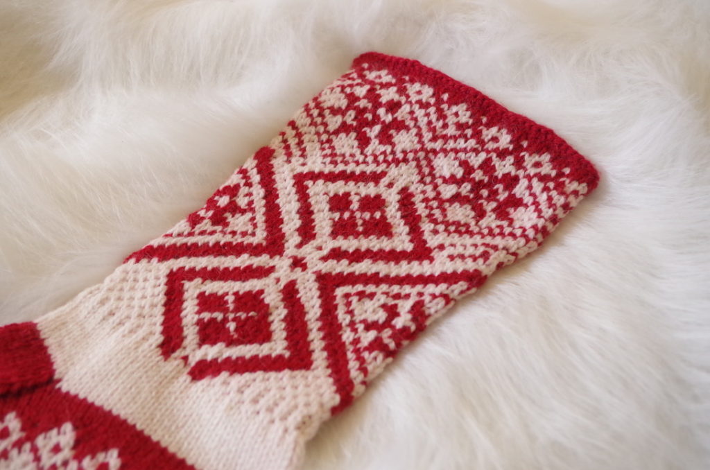how to knit Christmas stocking